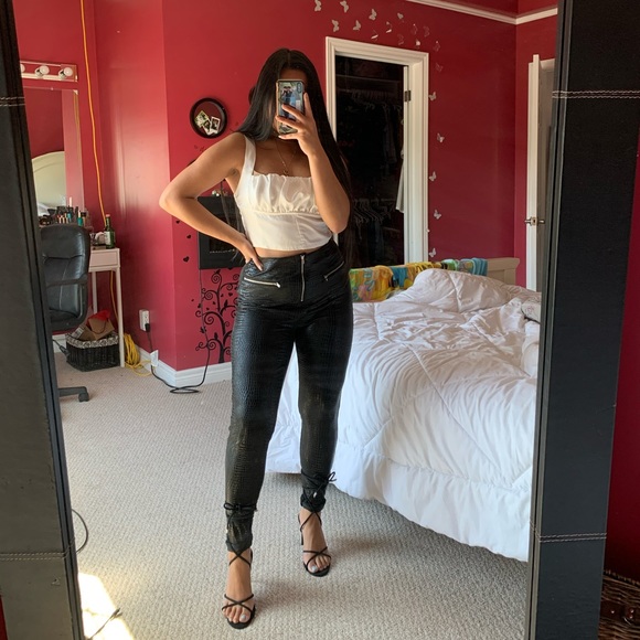 *SOLD* 🌺2/$15🌺 SHEIN Black Leather Leggings - Picture 1 of 3